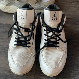 Jordan 1 Retro OG Low - white w/ black bottom